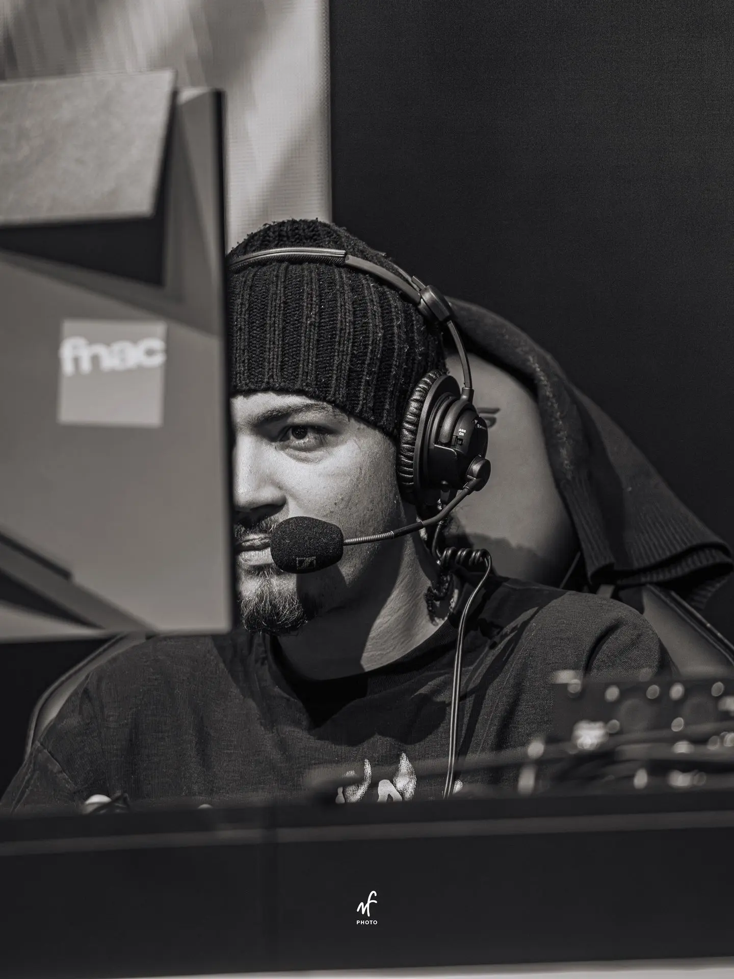 Reportage photo événementiel lors de la Paris Games Week avec stands marques, influenceurs et public