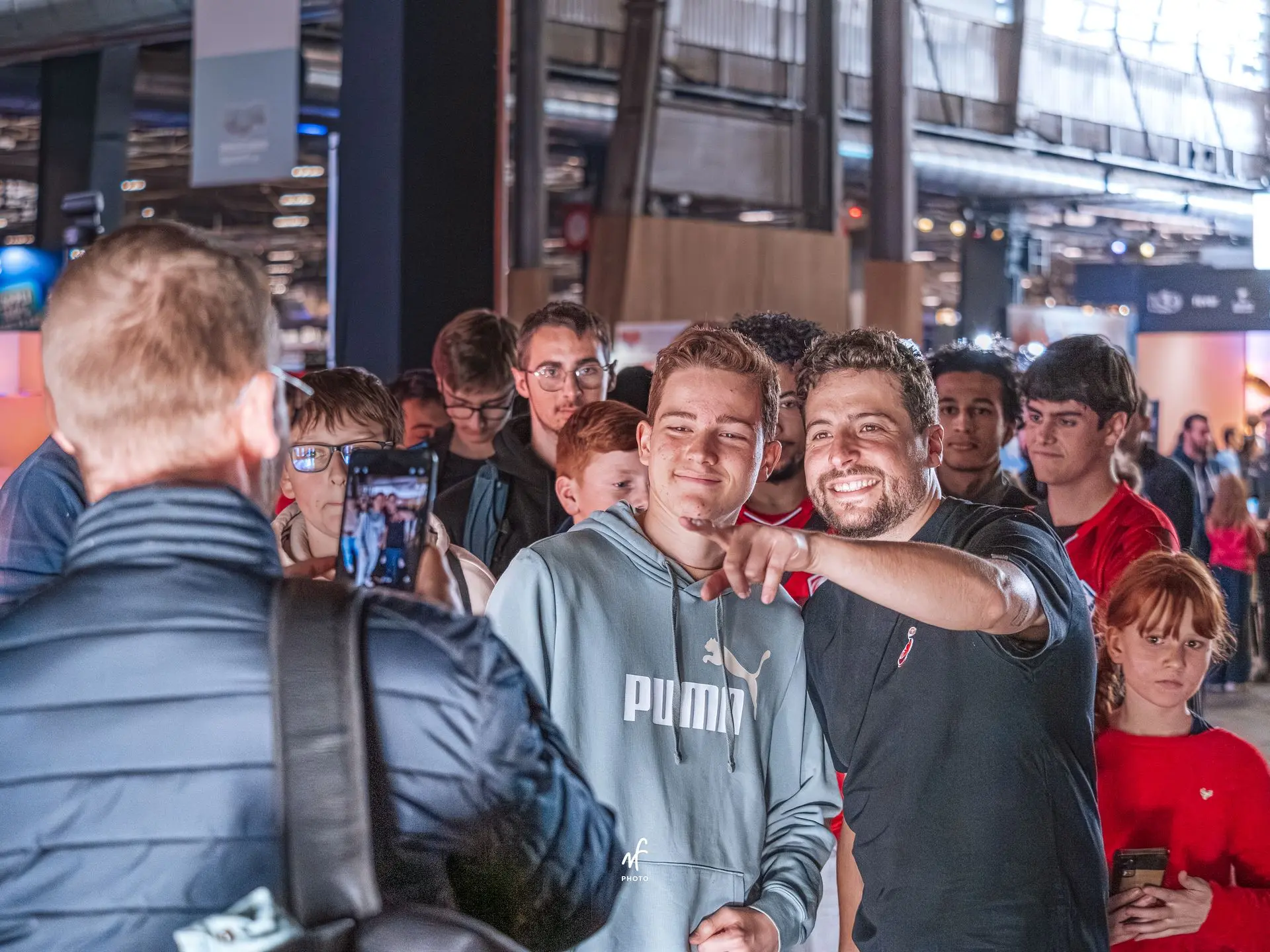 Reportage photo événementiel lors de la Paris Games Week avec stands marques, influenceurs et public